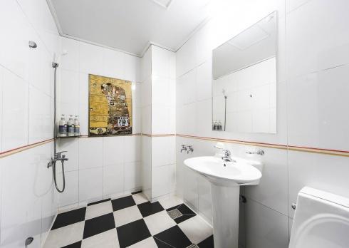 Apartemen 1000 m² dengan 1 kamar tidur dan 1 kamar mandi pribadi di Uichang-gu Changwon Bagian luar foto